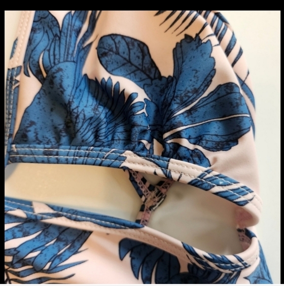 NWT MINKPINK Pink Blue Hibiscus‎ Island Cutout One Piece Swimsuit Size Medium - Picture 4 of 9